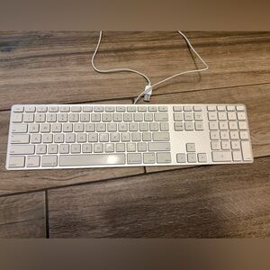 Apple A1243 USB Keyboard with number pad